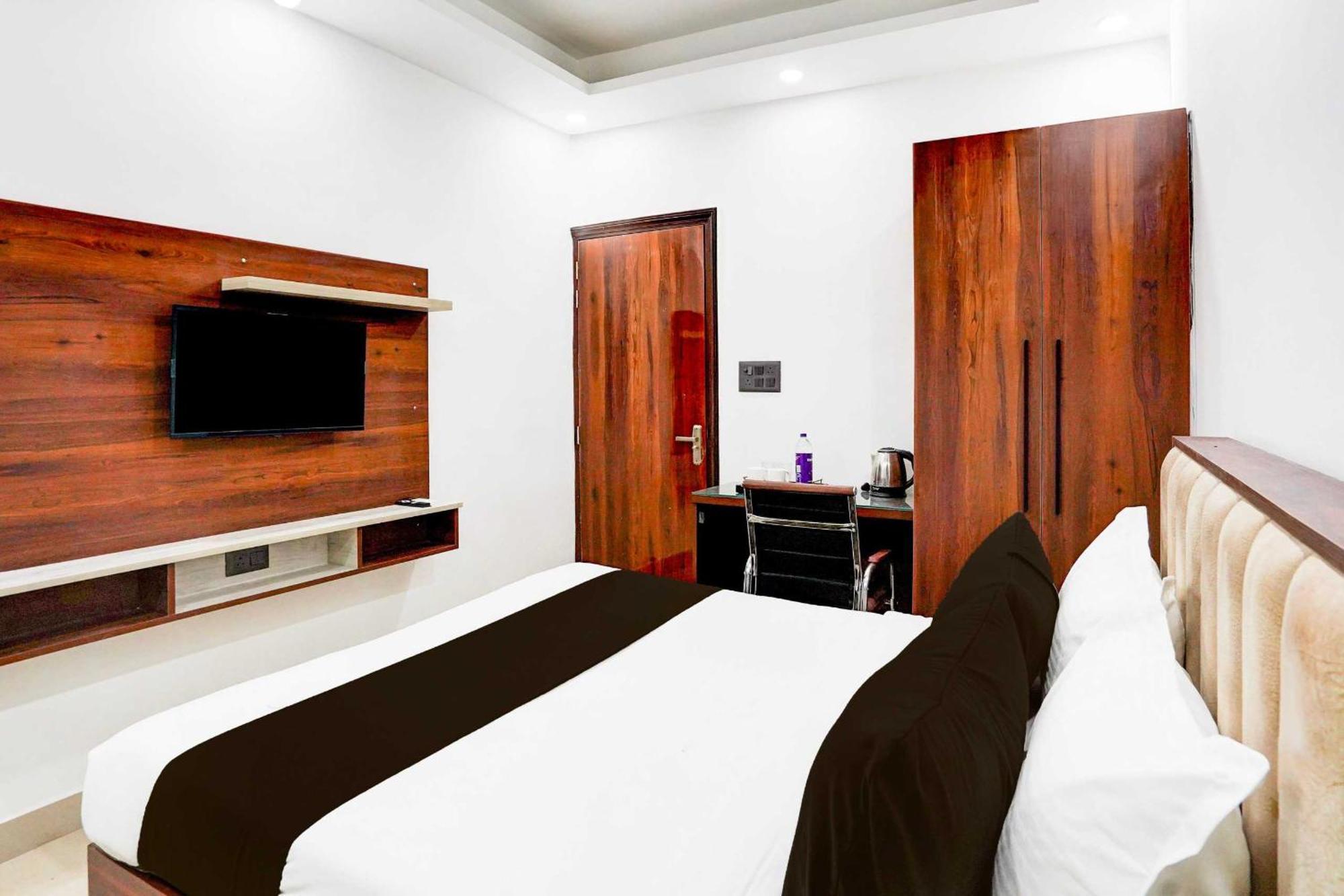 Super Hotel O Global ニューデリー エクステリア 写真