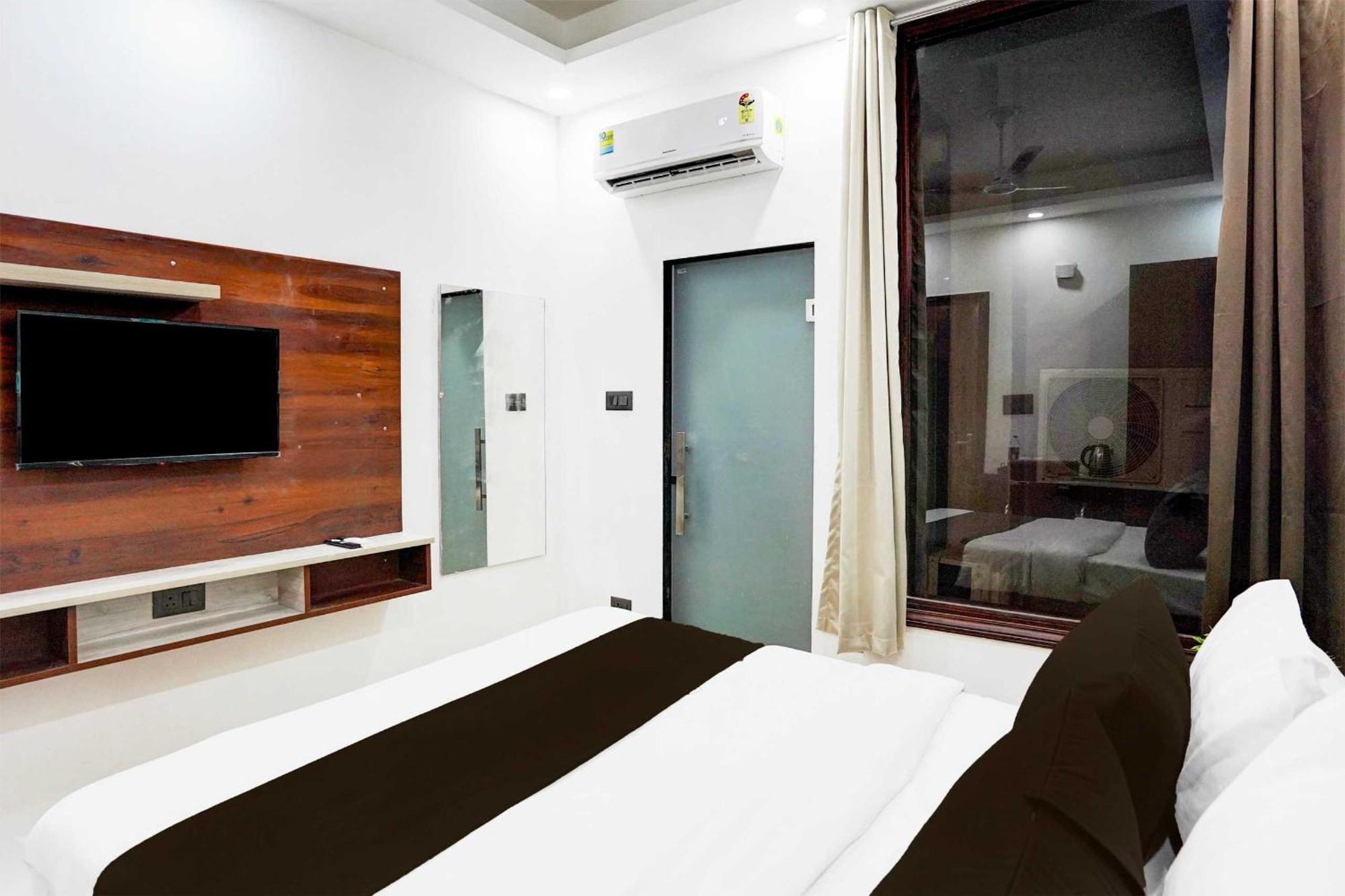 Super Hotel O Global ニューデリー エクステリア 写真